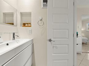 5121 W Oakland Park Blvd 304, Lauderdale Lakes FL 33313