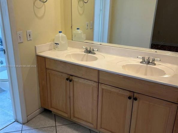 Undisclosed Address #A11677762, Miami FL 33186