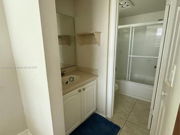 Undisclosed Address #A11845513, Davie FL 33324