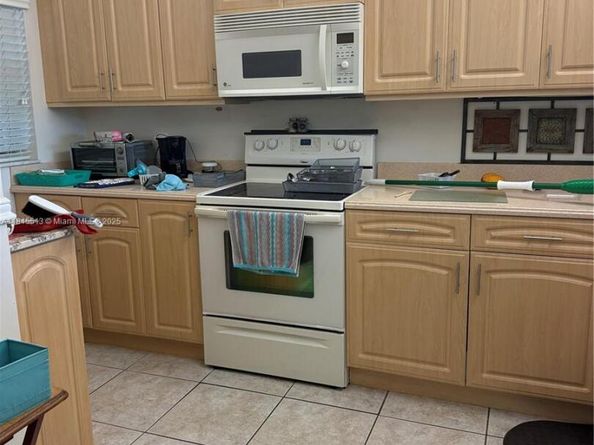 Undisclosed Address #A11845513, Davie FL 33324