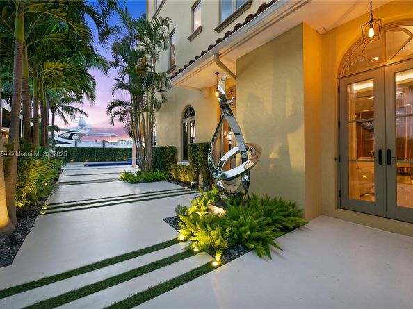 1530 Island Blvd, Aventura FL 33160
