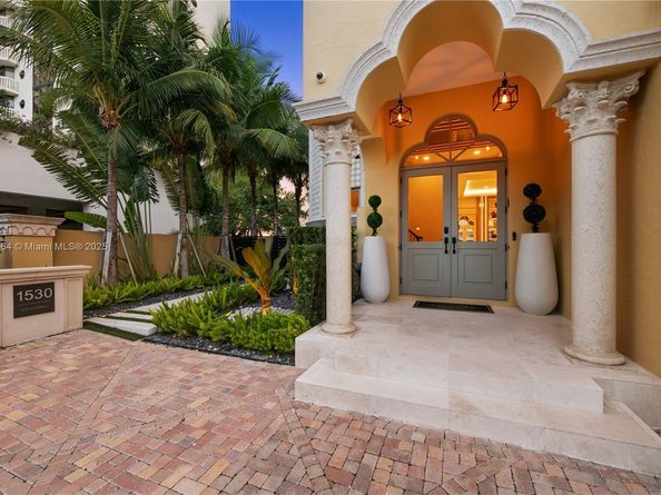 1530 Island Blvd, Aventura FL 33160