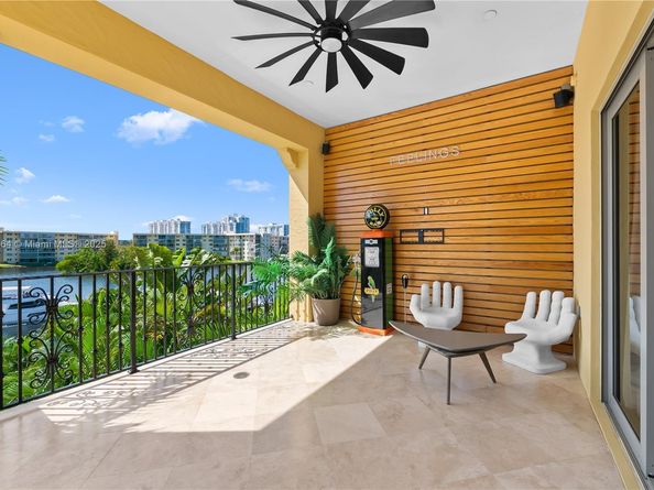 1530 Island Blvd, Aventura FL 33160