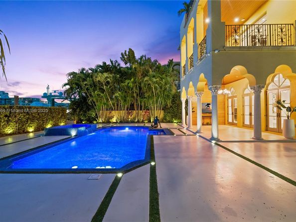 1530 Island Blvd, Aventura FL 33160