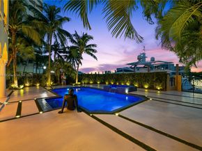 1530 Island Blvd, Aventura FL 33160