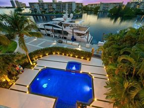 1530 Island Blvd, Aventura FL 33160