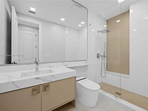 1530 Island Blvd, Aventura FL 33160