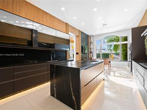 1530 Island Blvd, Aventura FL 33160