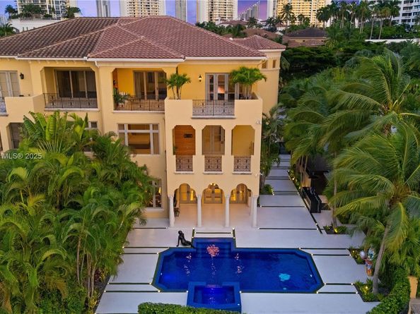 1530 Island Blvd, Aventura FL 33160
