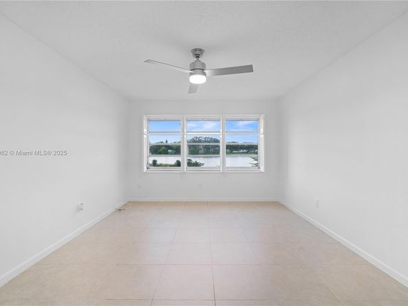 873 NE 195th St 107, Miami FL 33179