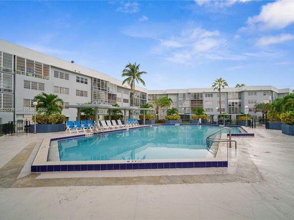 873 NE 195th St 107, Miami FL 33179