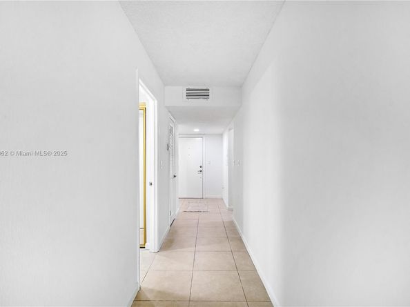 873 NE 195th St 107, Miami FL 33179