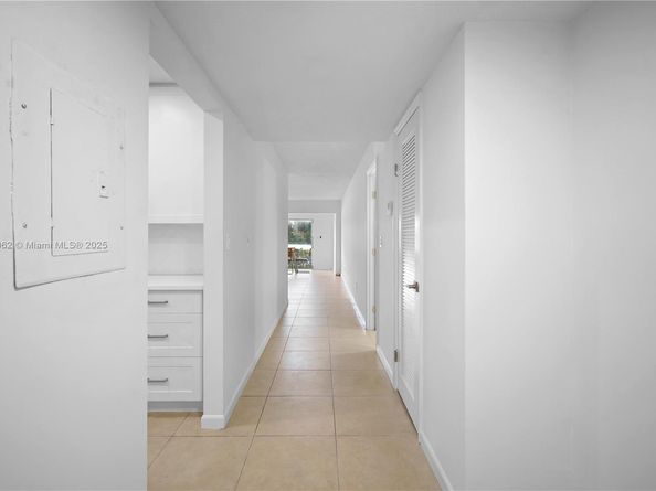 873 NE 195th St 107, Miami FL 33179
