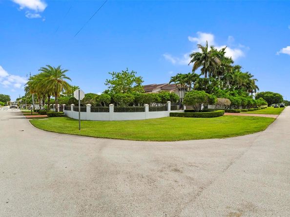 185 SW 130th Ave, Miami FL 33184