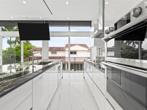 185 SW 130th Ave, Miami FL 33184