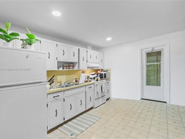 2601 NE 32nd St, Fort Lauderdale FL 33306