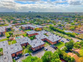 9459 SW 76th St R5, Miami FL 33173