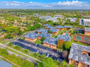 9459 SW 76th St R5, Miami FL 33173
