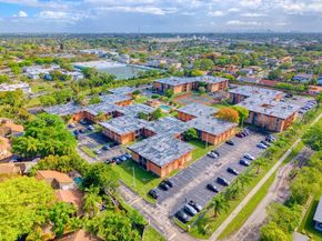 9459 SW 76th St R5, Miami FL 33173