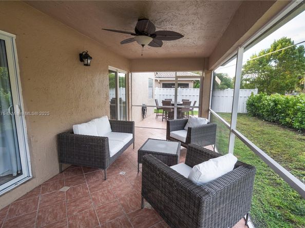 16061 La Costa Dr, Weston FL 33326