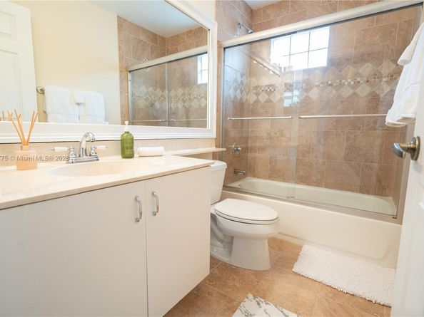 16061 La Costa Dr, Weston FL 33326