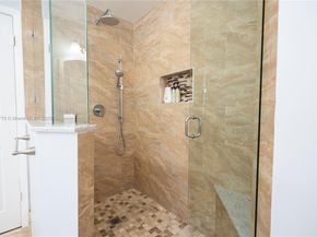 16061 La Costa Dr, Weston FL 33326