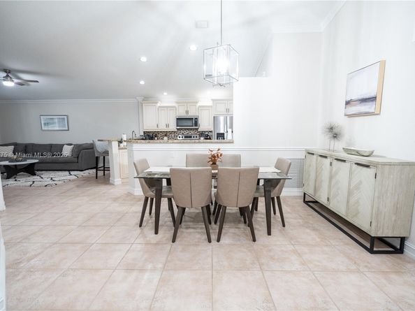 16061 La Costa Dr, Weston FL 33326