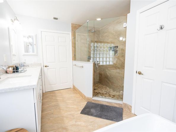 16061 La Costa Dr, Weston FL 33326