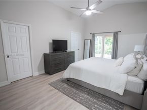 16061 La Costa Dr, Weston FL 33326