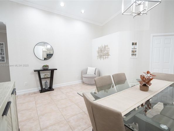 16061 La Costa Dr, Weston FL 33326