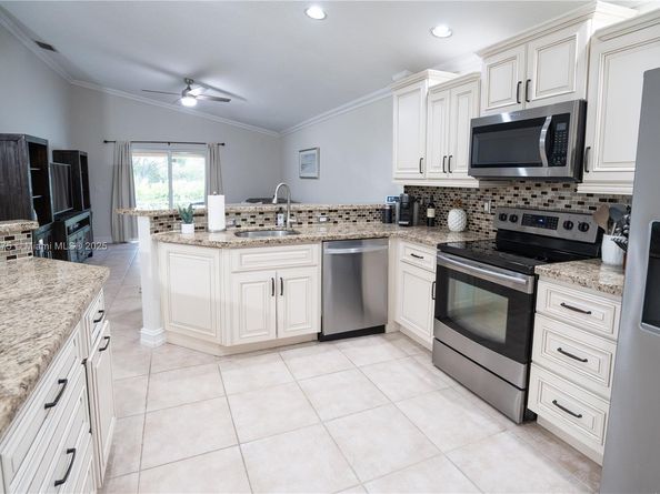 16061 La Costa Dr, Weston FL 33326