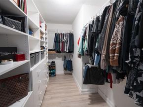 16061 La Costa Dr, Weston FL 33326