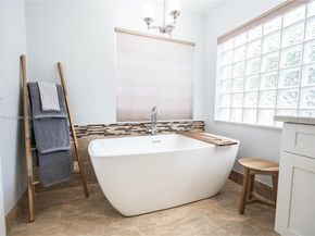 16061 La Costa Dr, Weston FL 33326