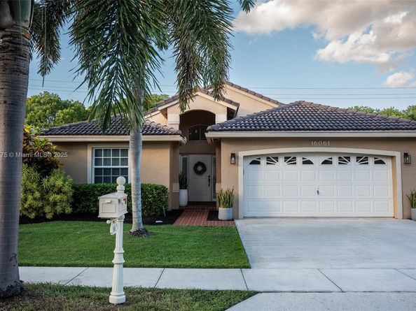 16061 La Costa Dr, Weston FL 33326