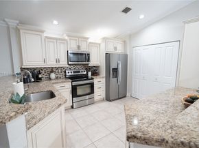 16061 La Costa Dr, Weston FL 33326