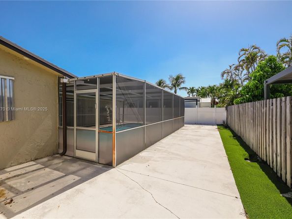 8801 NW 5th St, Pembroke Pines FL 33024