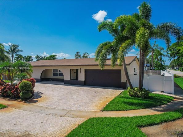 8801 NW 5th St, Pembroke Pines FL 33024