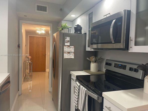 3610 Yacht Club Dr 215, Aventura FL 33180