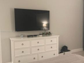 3610 Yacht Club Dr 215, Aventura FL 33180