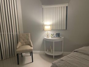 3610 Yacht Club Dr 215, Aventura FL 33180