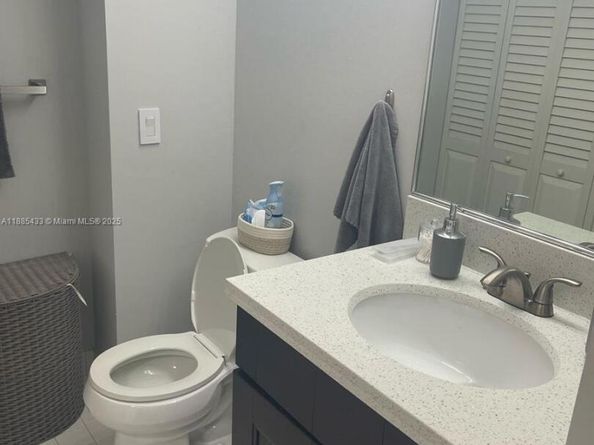 3610 Yacht Club Dr 215, Aventura FL 33180