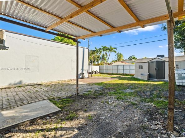 580 E 44th St, Hialeah FL 33013