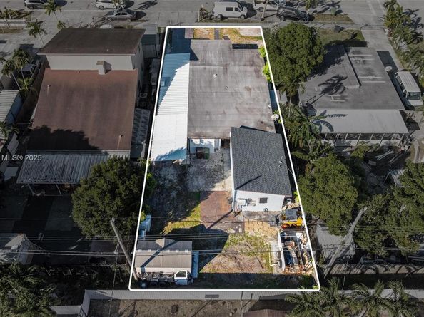 580 E 44th St, Hialeah FL 33013