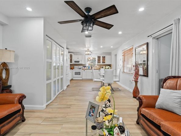 580 E 44th St, Hialeah FL 33013