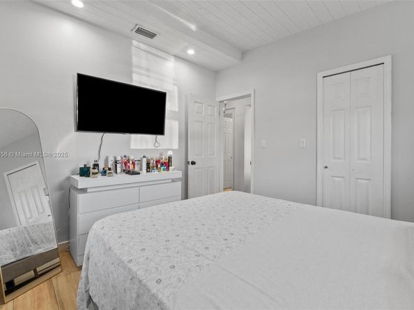 580 E 44th St, Hialeah FL 33013