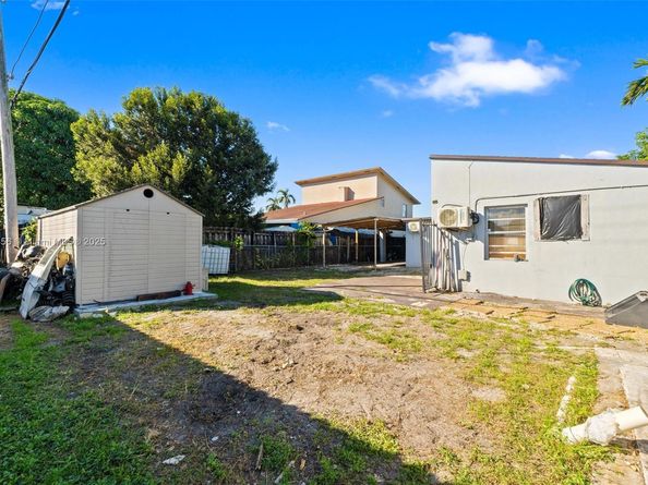 580 E 44th St, Hialeah FL 33013