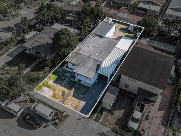 580 E 44th St, Hialeah FL 33013