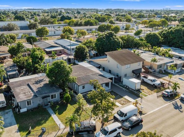 580 E 44th St, Hialeah FL 33013