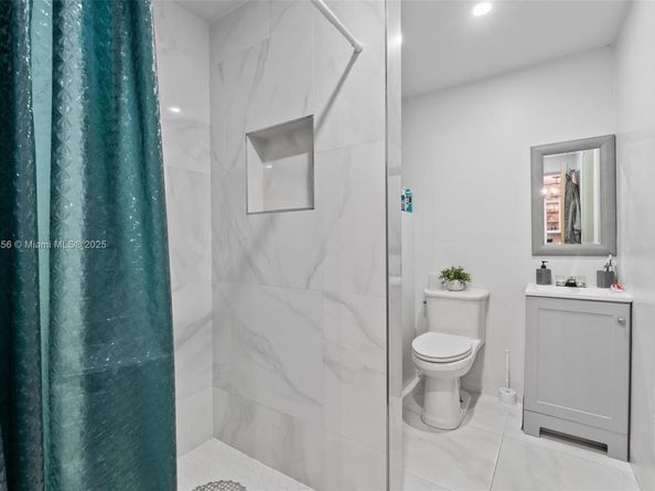 580 E 44th St, Hialeah FL 33013