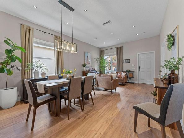 1150 Fairfield Meadows Dr, Weston FL 33327